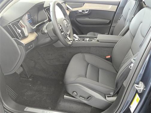2025 Volvo XC90 Plug-In Hybrid T8 Plus 7-Seater