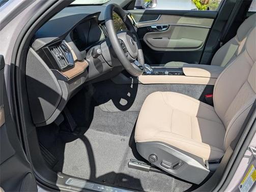 2026 Volvo XC90 B5 Plus 7-Seater