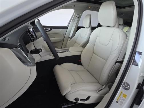 2025 Volvo XC60 B5 Ultra