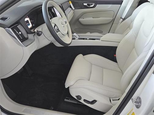 2025 Volvo XC60 B5 Ultra