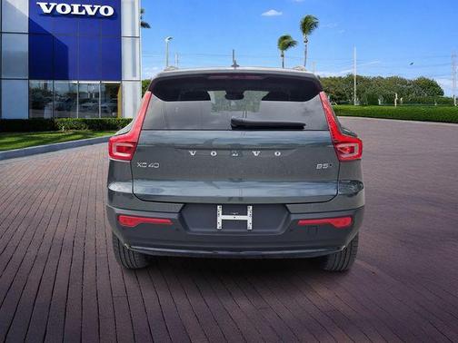 Forest Green 2026 Volvo XC40 B5 Plus