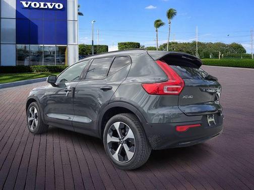 Forest Green 2026 Volvo XC40 B5 Plus