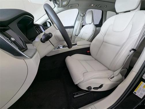 2025 Volvo XC60 Plug-In Hybrid T8 Ultra