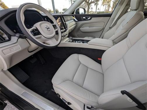 2025 Volvo XC60 B5 Plus