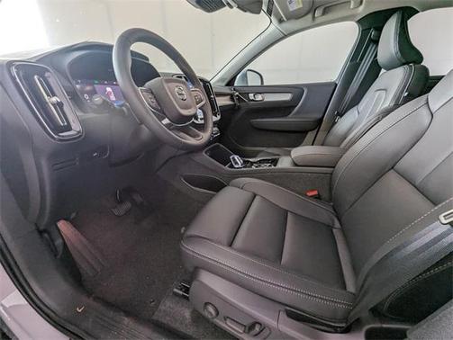 2025 Volvo XC40 B5 Plus Bright Theme