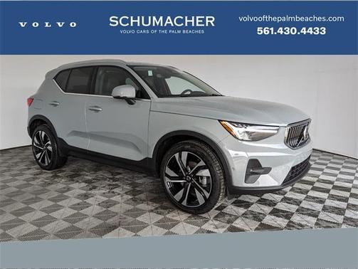 2025 Volvo XC40 B5 Plus Bright Theme