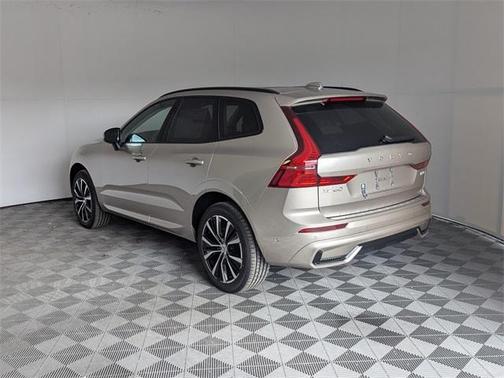 2025 Volvo XC60 B5 Plus