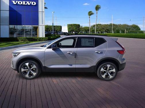 2026 Volvo XC40 B5 Core