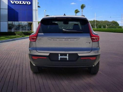 2026 Volvo XC40 B5 Core