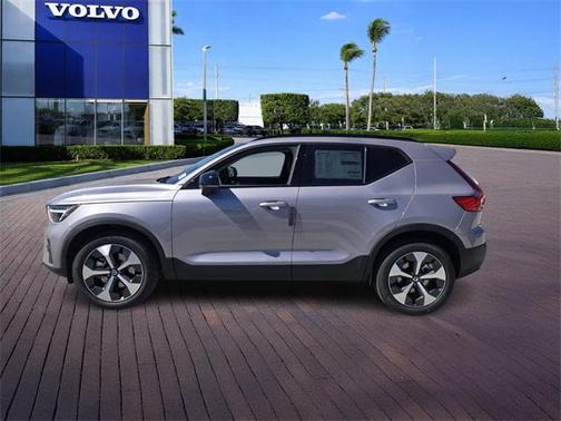 2026 Volvo XC40 B5 Core