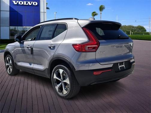 2026 Volvo XC40 B5 Core