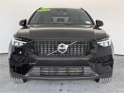 2024 Volvo XC40 B5 Core