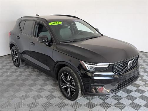 2024 Volvo XC40 B5 Core