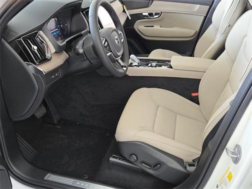2025 Volvo XC90 Plug-In Hybrid T8 Plus 7-Seater