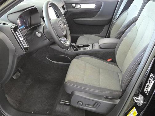 2023 Volvo XC40 B4 Core