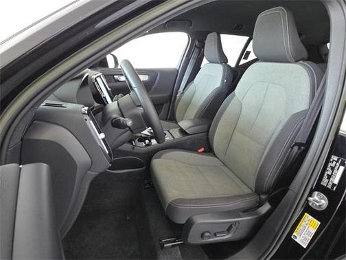 2023 Volvo XC40 B4 Core