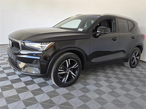 2023 Volvo XC40 B4 Core