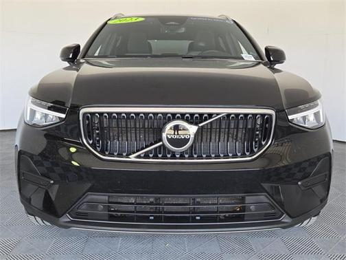 2023 Volvo XC40 B4 Core