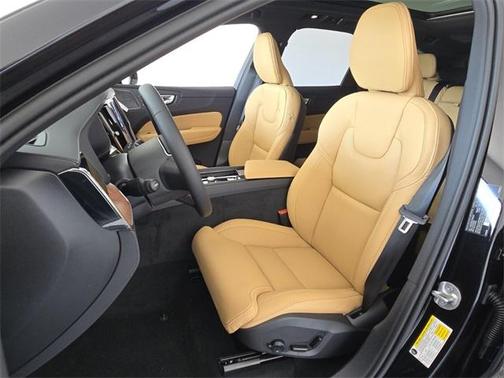 2025 Volvo XC60 Plug-In Hybrid T8 Ultra