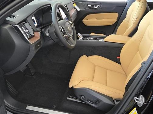 2025 Volvo XC60 Plug-In Hybrid T8 Ultra