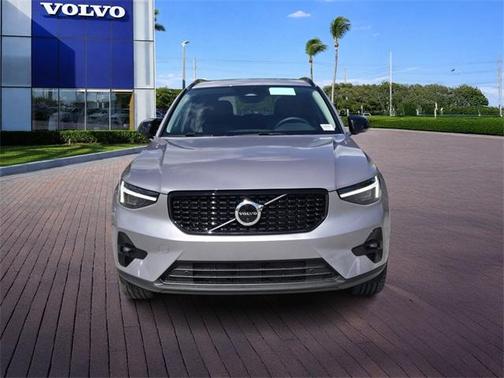 2026 Volvo XC40 B5 Plus