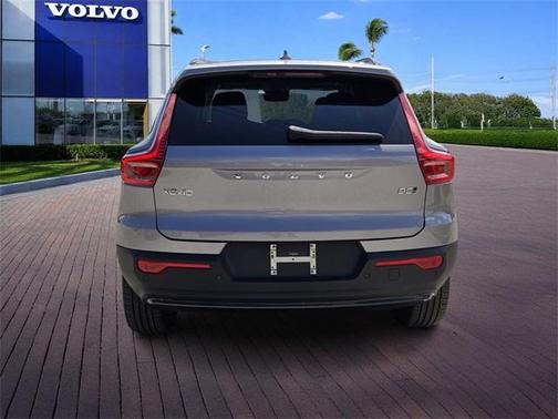 2026 Volvo XC40 B5 Plus