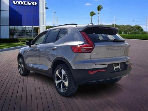 2026 Volvo XC40 B5 Plus