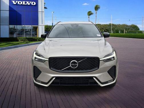 Bright 2026 Volvo XC60 B5 Plus