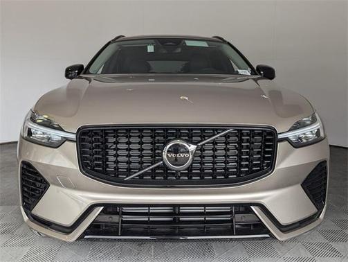 2024 Volvo XC60 Recharge Plug-In Hybrid T8 Core Dark Theme