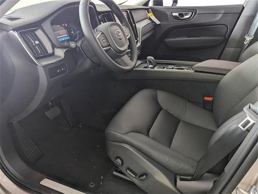 2024 Volvo XC60 Recharge Plug-In Hybrid T8 Core Dark Theme