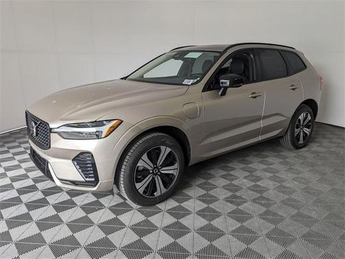 2024 Volvo XC60 Recharge Plug-In Hybrid T8 Core Dark Theme