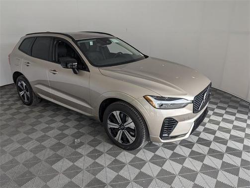 2024 Volvo XC60 Recharge Plug-In Hybrid T8 Core Dark Theme