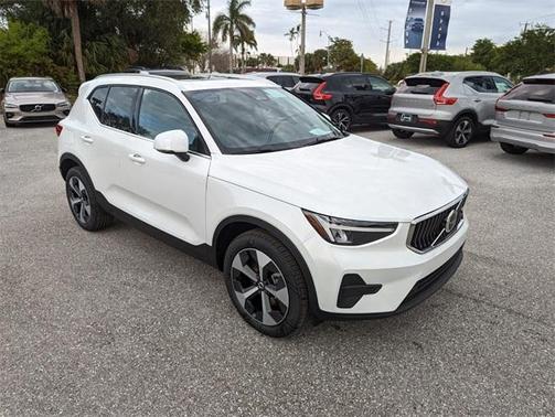 2025 Volvo XC40 B5 Core Bright Theme