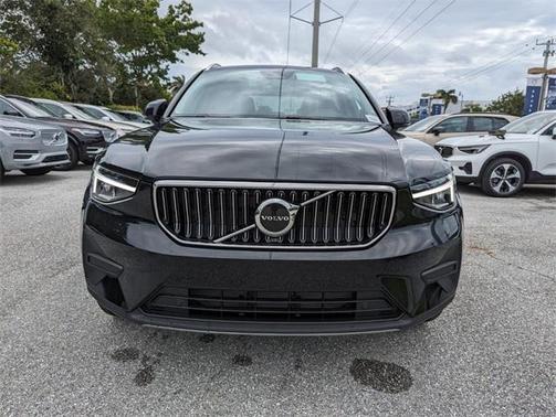 2025 Volvo XC40 B5 Core Bright Theme