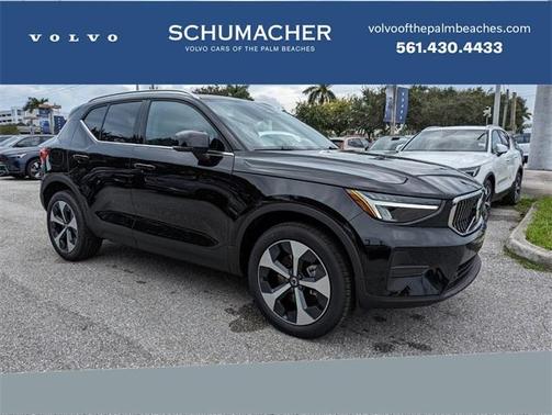 2025 Volvo XC40 B5 Core Bright Theme