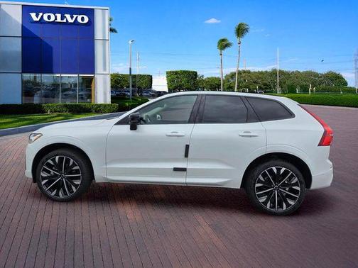 Crystal White 2026 Volvo XC60 B5 Ultra