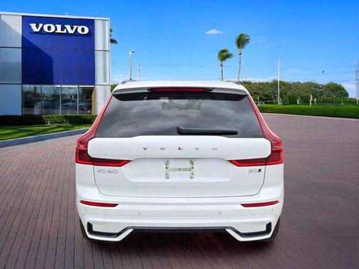 Crystal White 2026 Volvo XC60 B5 Ultra
