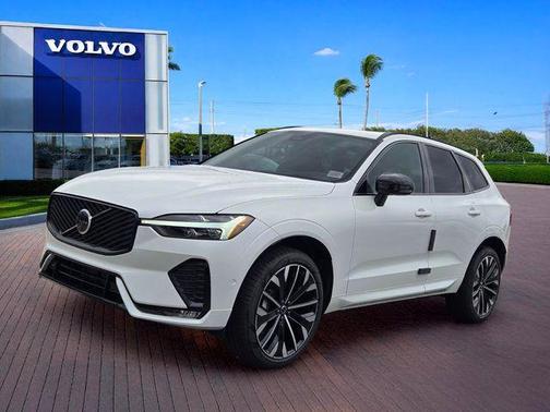 Crystal White 2026 Volvo XC60 B5 Ultra