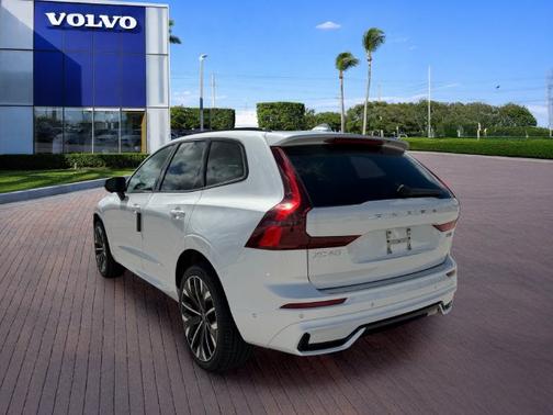 Crystal White 2027 Volvo XC60 B5 Ultra
