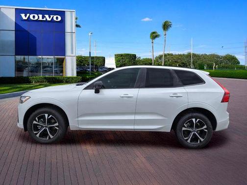 Crystal White 2026 Volvo XC60 B5 Core