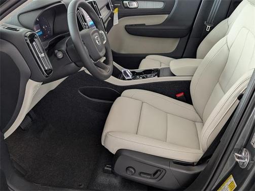2026 Volvo XC40 B4 Plus