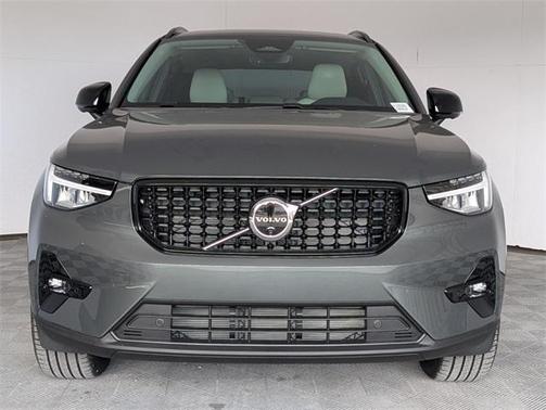 2026 Volvo XC40 B4 Plus