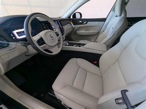 2025 Volvo XC60 Plug-In Hybrid T8 Plus