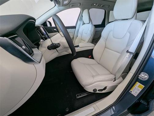 2025 Volvo XC60 Plug-In Hybrid T8 Plus