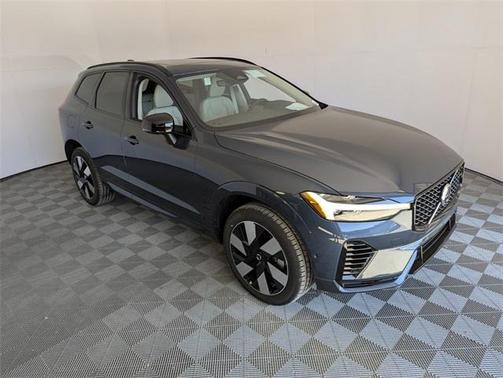 2025 Volvo XC60 Plug-In Hybrid T8 Plus