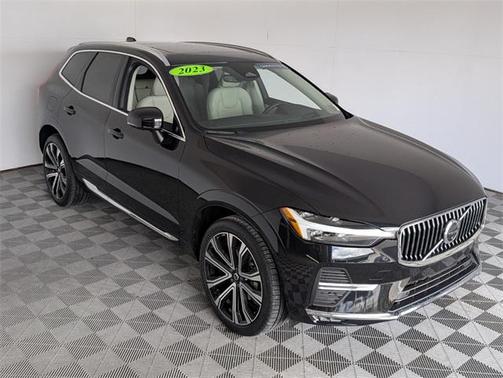 2023 Volvo XC60 B5 Ultimate Bright Theme