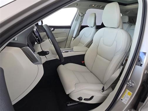 2025 Volvo XC60 Plug-In Hybrid T8 Ultra