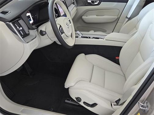 2025 Volvo XC60 Plug-In Hybrid T8 Ultra