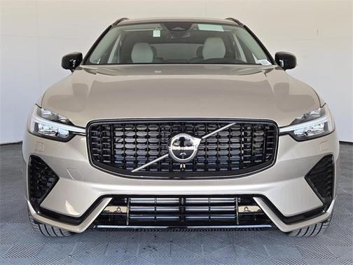 2025 Volvo XC60 Plug-In Hybrid T8 Ultra