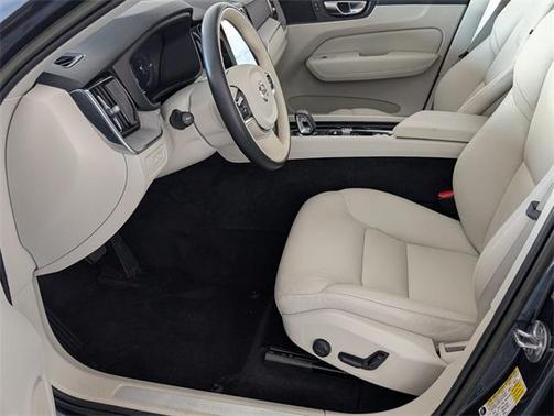 2023 Volvo XC60 Recharge Plug-In Hybrid T8 Plus Bright Theme